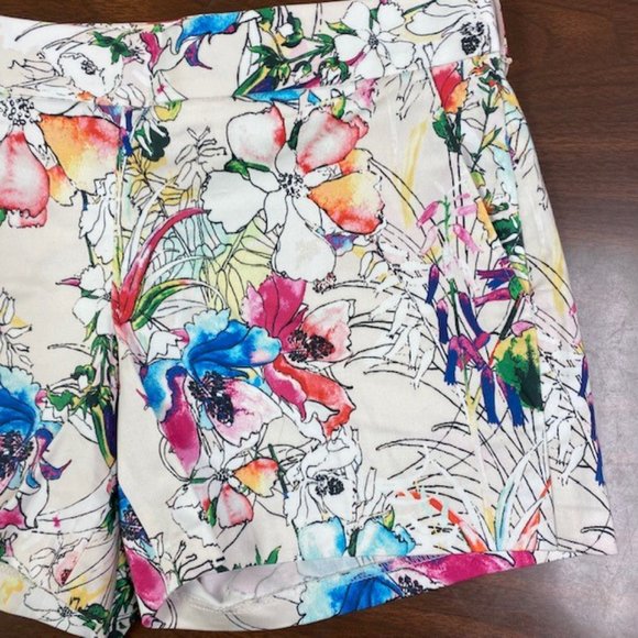 NWT Express Floral Abstract Shorts, Size 2 - Picture 3 of 11